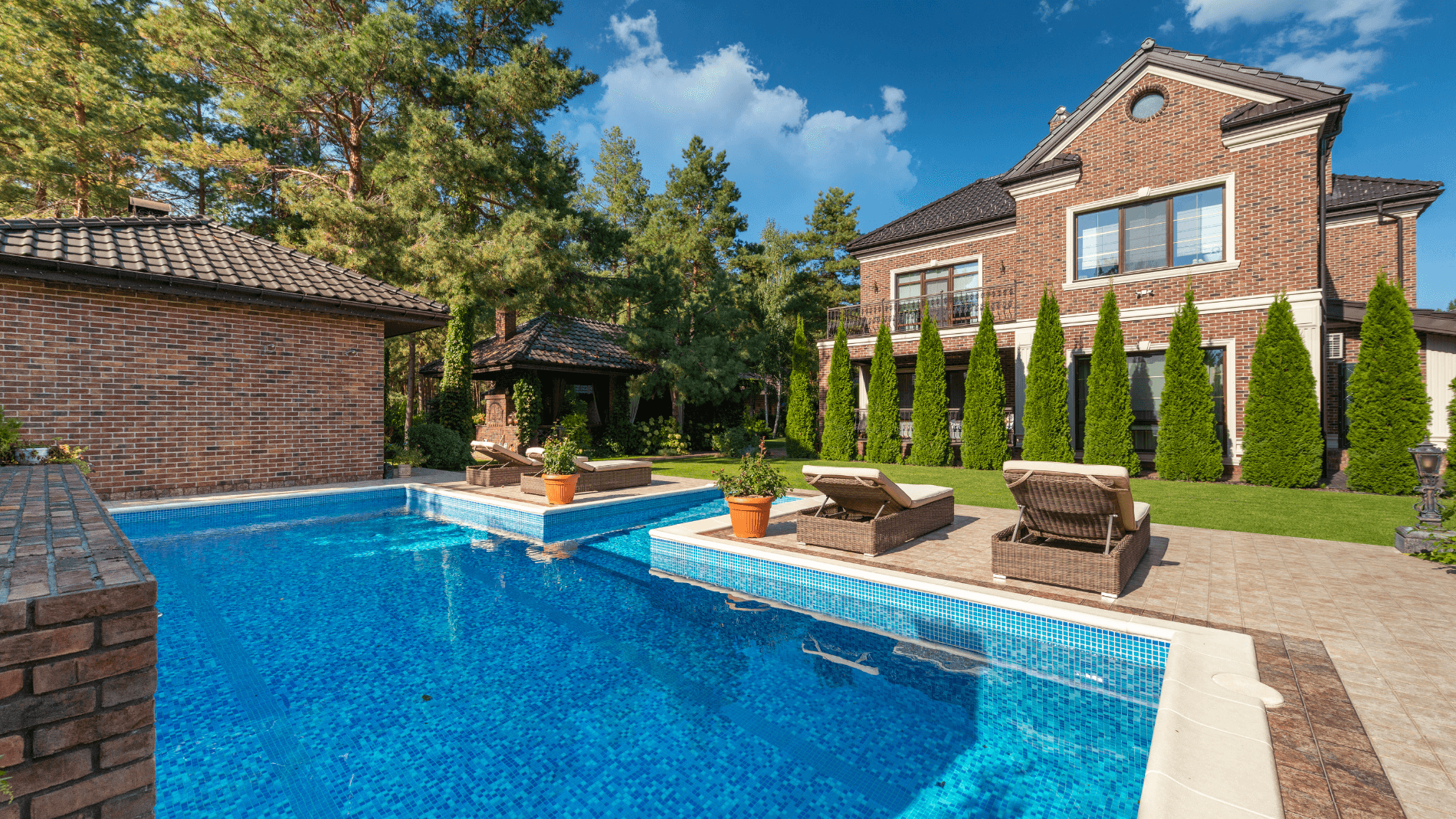 swimming pool construction in Yorba Linda