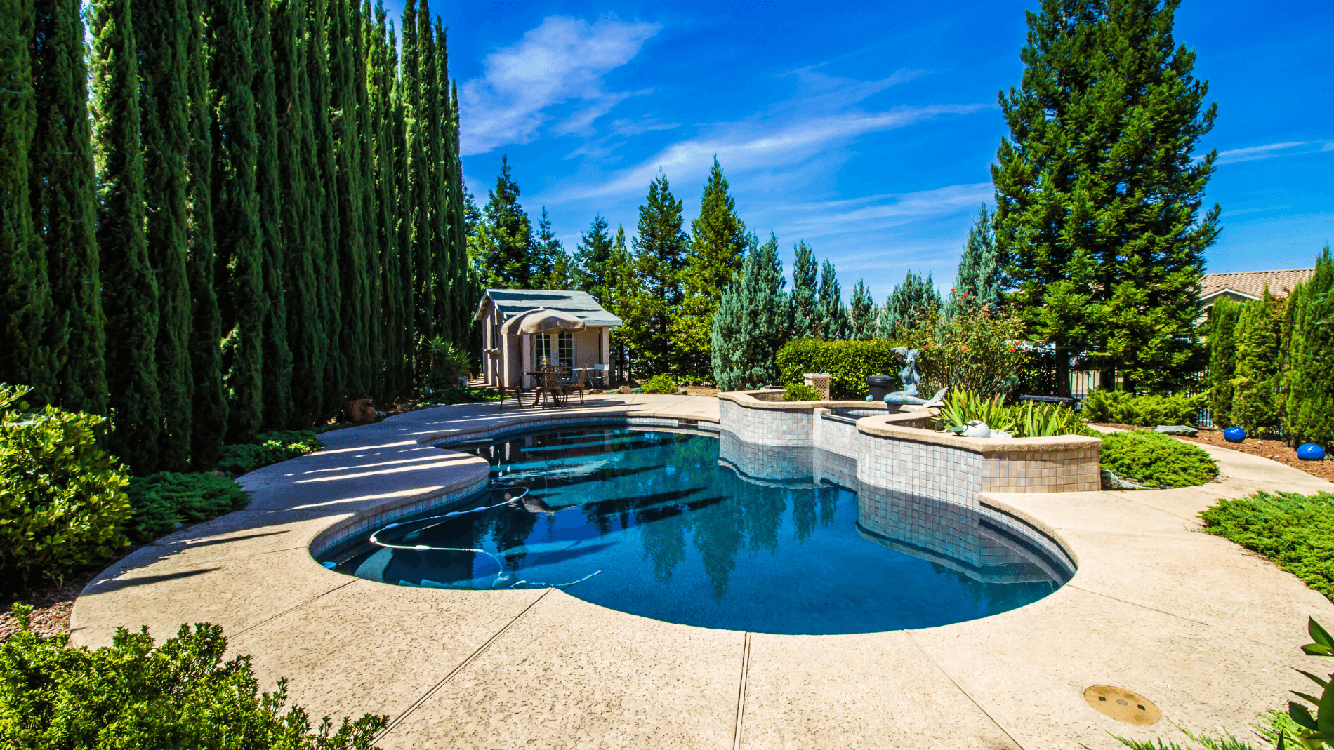 luxury pool builder in Yorba Linda
