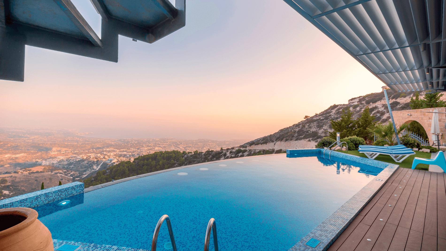 Riverside swimming pool builders